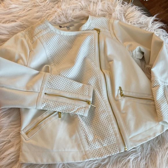 Jennifer Lopez Jackets & Blazers - 💞JENNIFER LOPEZ💞faux leather jacket